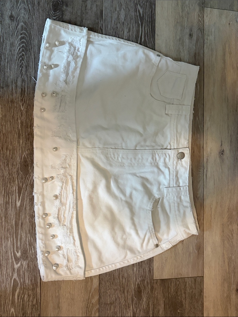 ZARA | Pearl Accent White Denim Skirt with Distressed Hem - Picture 4 of 16